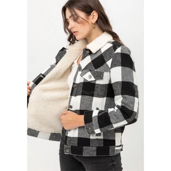 🆕Plaid Sherpa collar button down jacket - Picture 2 of 8